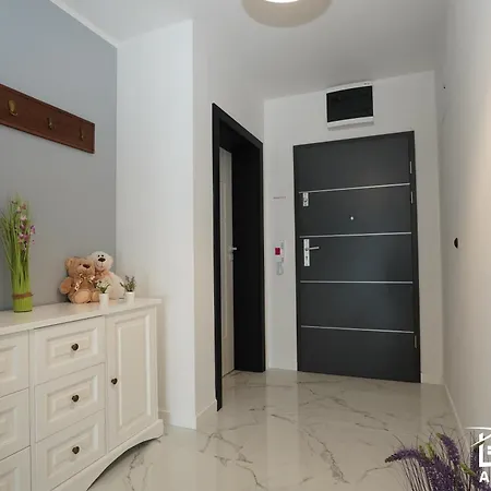 Apartment Pine Tree House 6
