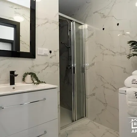 Pine Tree House 6 D&d Daire *