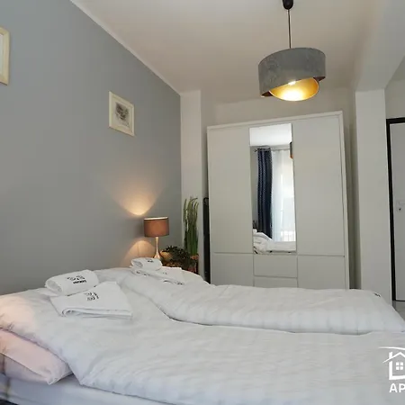 Pine Tree House 6 *