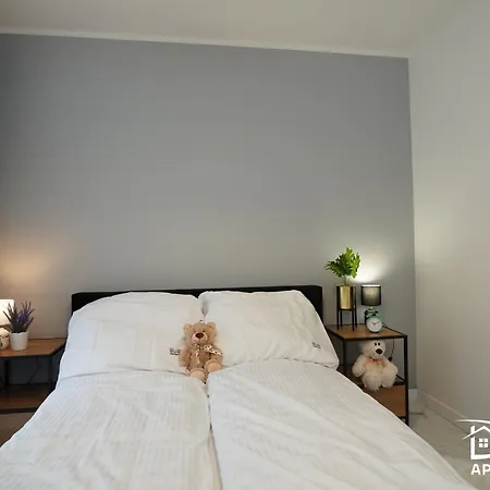 Pine Tree House 6 *